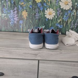 Hey Dude shows size 13